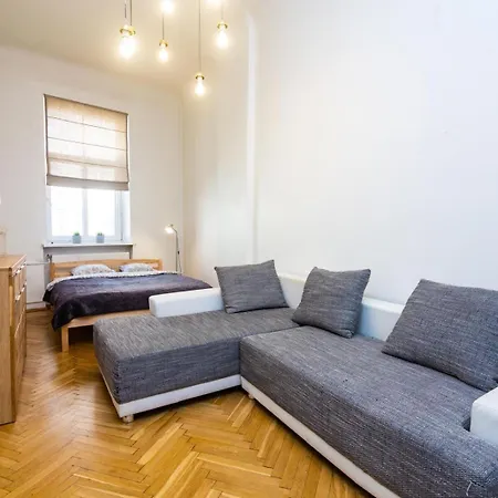 Apartment Spacious Old Town 3 Bedroom Flat *
