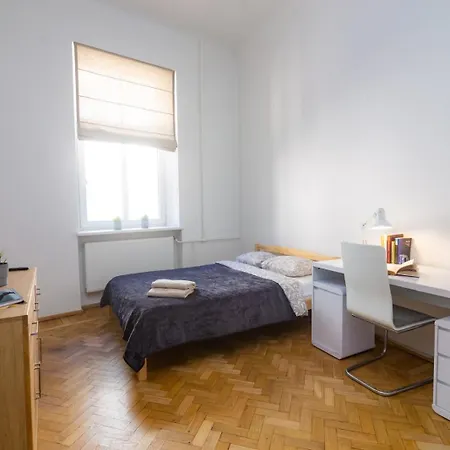 Spacious Old Town 3 Bedroom Flat