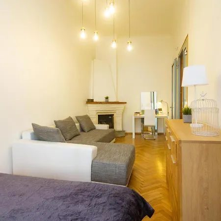 Apartment Spacious Old Town 3 Bedroom Flat