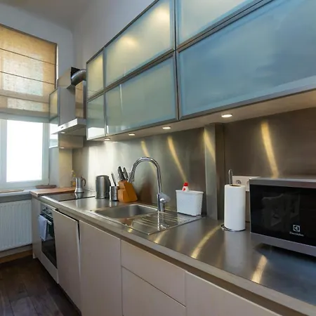 Spacious Old Town 3 Bedroom Flat